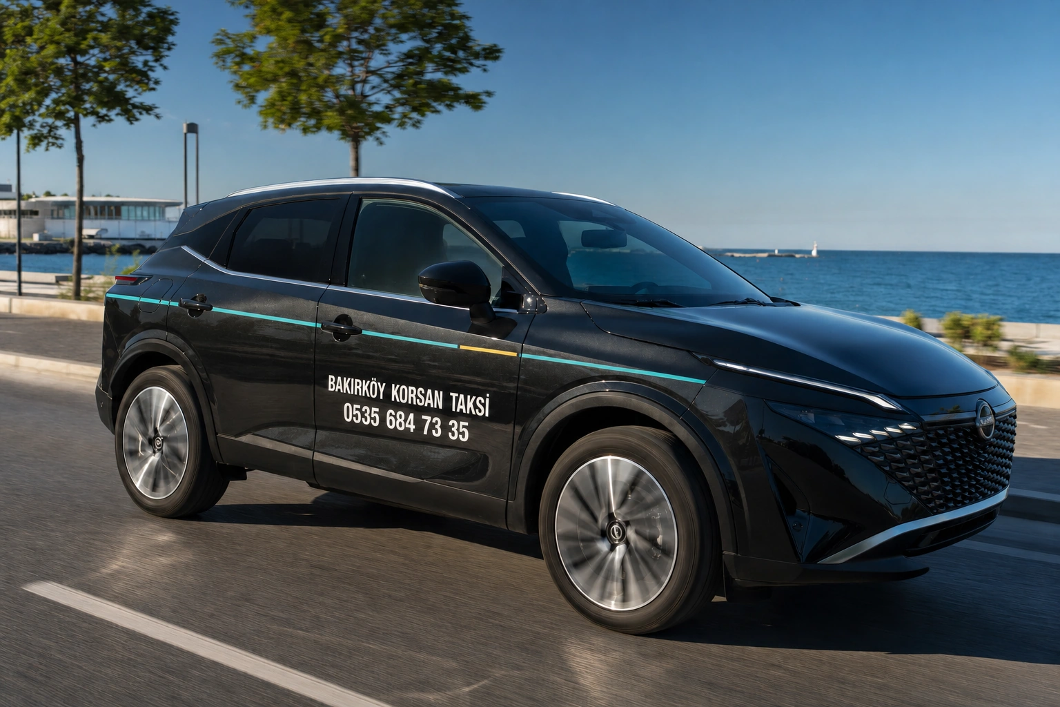 Yeşilköy sahil yolunda hareket eden siyah Nissan Qashqai Bakırköy Korsan Taksi aracı